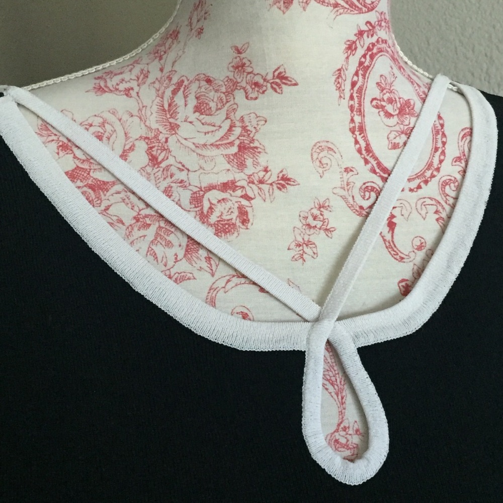 Keyhole Top - Picture 3 of 3